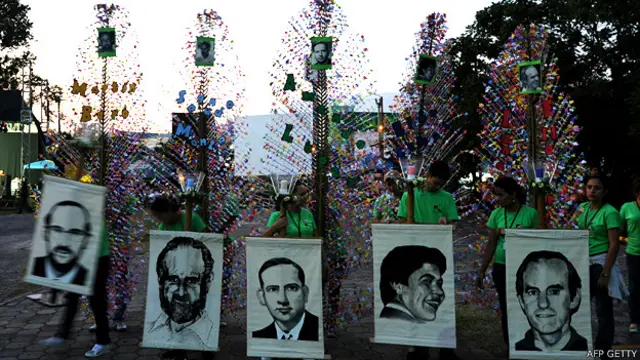 Conmemoración recordando a los mártires de la UCA