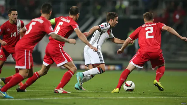 Mario Goetze dikerubuti para pemain Gibraltar