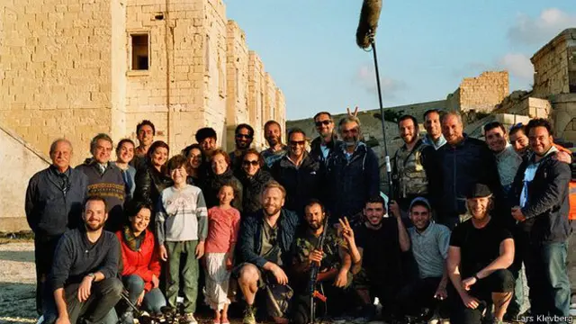 fotograma de la pelicula noruega del niño héroe sirio en Malta