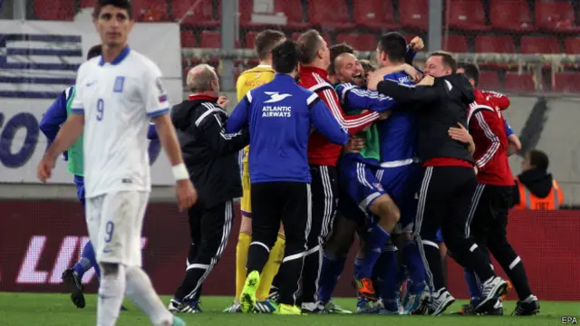 Faroe melonjak kegirangan atas kemenangan bagai mukjizat di kandang juara Eropa 2004, Yunani.