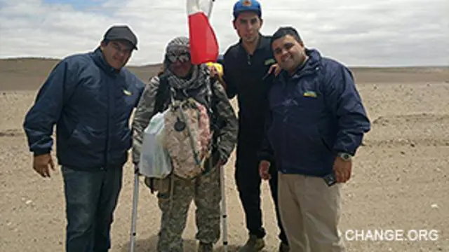 Ignacio Jaime Camacho, un chileno de 51 años que recorre el país en muletas.