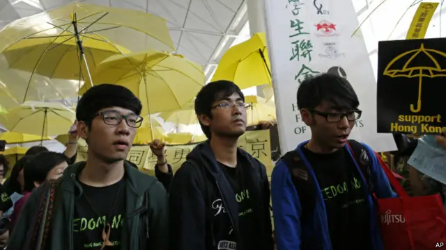 مقامات مجوز سفر این سه دانشجو را به چین بی اعتبار دانسته اند