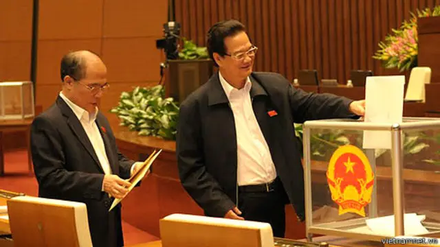 Lấy phiếu tín nhiệm
