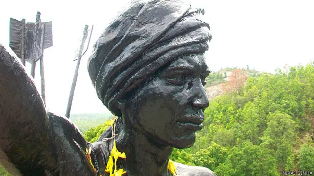 बिरसा मुंडा की प्रतिमा