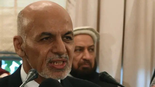 ښاغلي غني وویل د سولې د ټينګښت په برخه کې ولس باید مهم رول ولوبوي او په دې اړوند باید په اصولو برابر او په ډېر احتیاط سره ګام اوچت شي.