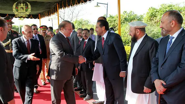 آقای غنی با یک جمعی از سیاستمداران و تاجران افغان به پاکستان سفر کرده است