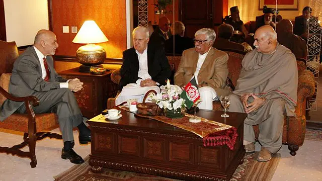 اشرف غنی در دیدار با محمود خان اچکزی رهبر حزب عوامی ملی پښتونخوا، آفتاب احمدخان شیرپاو رهبر حزب قومی وطن و اسفندیار ولی خان رهبر حزب عوامی ملی