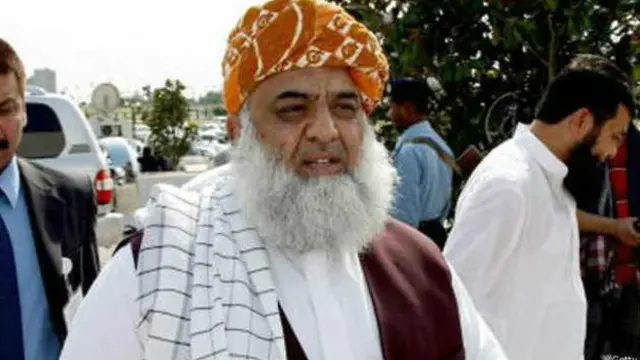 مولانا فضل الرحمنٰ نے وزیراعظم نواز شریف سے تحریک انصاف کے ارکانِ اسمبلی کو ڈی سیٹ کرنے کے معاملے پر ملاقات کی ہے