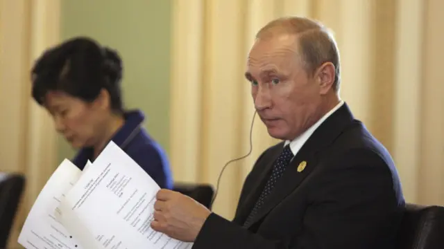 مغربی ممالک کی تنقید کے باوجود روسی صدر نے روس پر عائد اقتصادی پابندیوں کو بےمعنی اور غیرقانوني قرار دیا