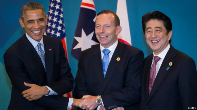 د غونډې حاشیه کې د متحدو ایالتونو ولسمشر باراک اوباما د جاپان او اسټرالیا له مشرانو سره ولیدل
