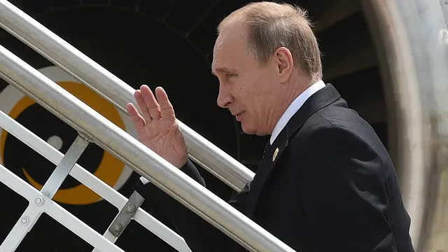 قال كاميرون إن بوتين يقف "على مفترق الطريق" وإن اقتصاد بلاده المنهك قد يواجه المزيد من العقوبات إن لم يسلك طريق التسوية والتعقل.