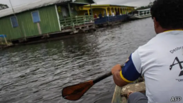 तैरते हुए स्कूल (फ़ाइल फ़ोटो)