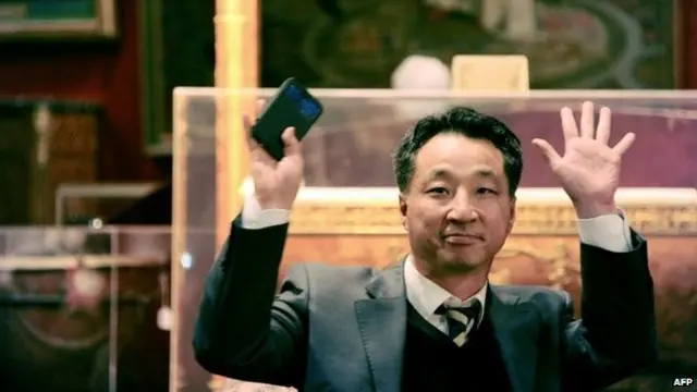 Коллекционер из Южной Кореи, который приобрел шляпу Наполеона