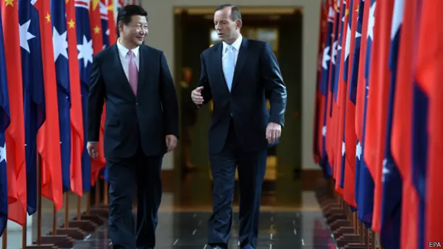 चीन के राष्ट्रपति शी जिनपिंग के साथ ऑस्ट्रेलिया के प्रधानमंत्री टॉनी एबॉट