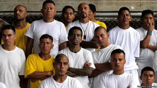 Pandilleros del Barrio 18 encarcelados en el penal de Izalco
