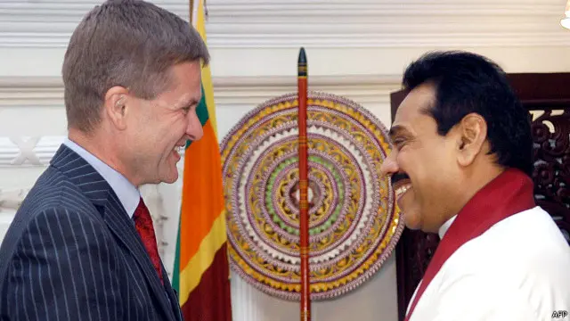 "එල්ටීටීඊ නායක වේලුපිල්ලේ ප්‍රභාකරන්ට තමන්ගේ පණිවුඩ කිහිපයක්ම යොමු කරන මෙන් ජනාධිපති රාජපක්ෂ මගෙන් ඉල්ලා සිටියේය"