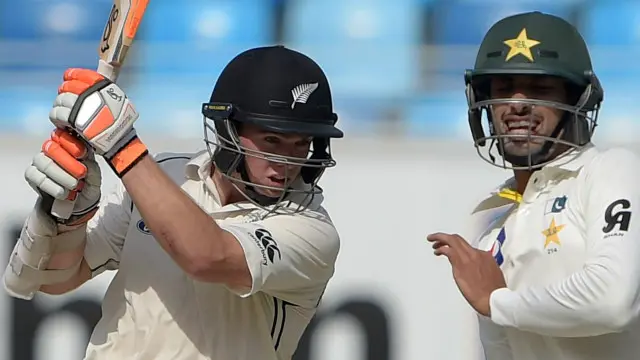 نیوزی لینڈ کے نوجوان اوپنر ٹام لیتھم نے سیریز میں دوسری سنچری سکور کی