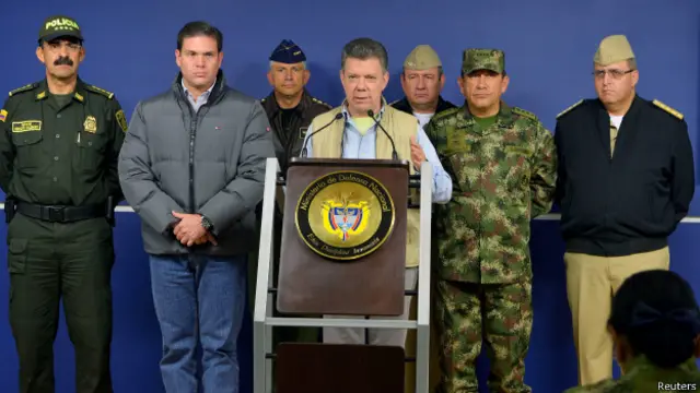 Presiden Kolombia Juan Manuel Santos mengumumkan pembekuan perundingan