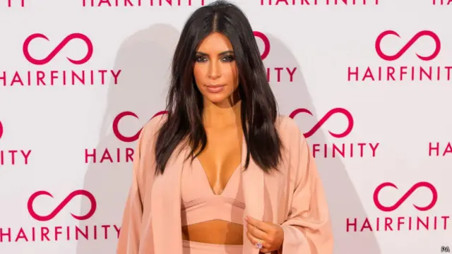 Kardashian sering menjadi gunjingan, juga untuk kasus kebocoran foto telanjang.