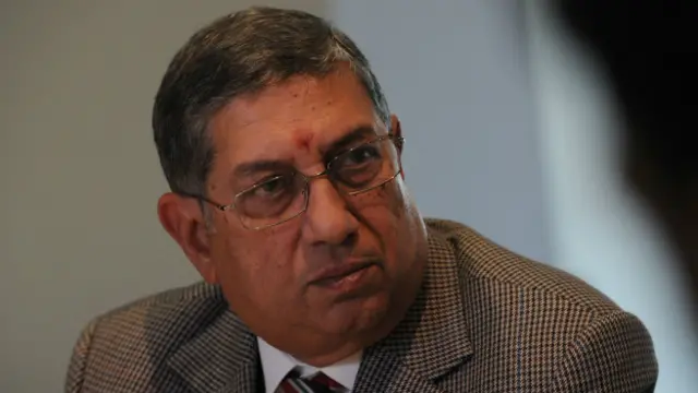 سری نواسن بھارتی بی سی سی آئی کے سربراہ بھی ہیں لیکن سپریم کورٹ کے حکم پر انھیں عارضی طور پر اس عہدے سے ہٹا دیا گیا تھا