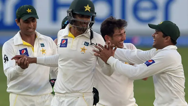 پاکستانی کھلاڑی دبئی ٹیسٹ کے پہلے روز پورے دن میں تین وکٹیں حاصل کرنے میں کامیاب ہوئے