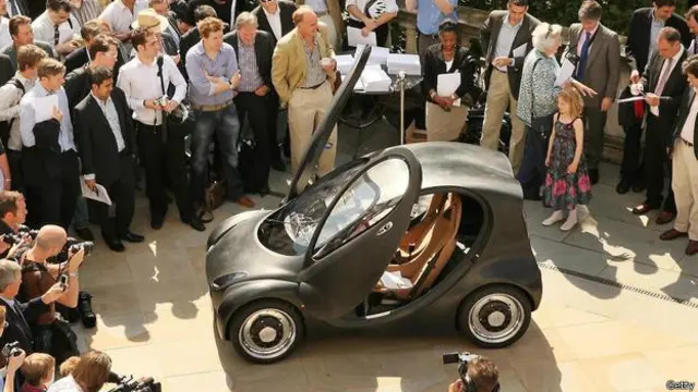 Hidrojen pili teknolojisini bir çok otomobil firması deneme olarak yapıp sergiledi fakat ticari olarak piyasaya çıkmış değil. 