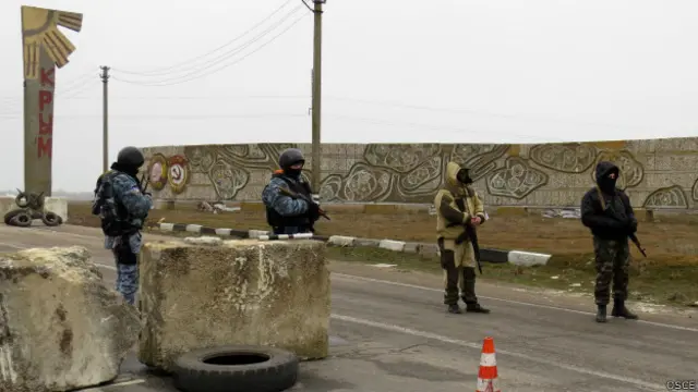 Российский блок-пост на границе Крыма