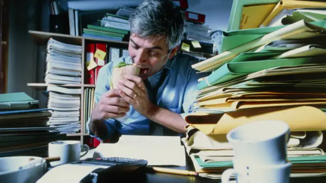 Pekerja shift cenderung lebih gemuk dan lebih sakit ketimbang populasi umum di Inggris.