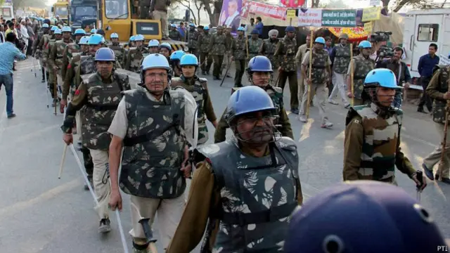 معاملے کی نزاکت کو دیکھتے ہوئے علاقے میں کثیر تعداد میں پولیس تعینات کی گئی ہے