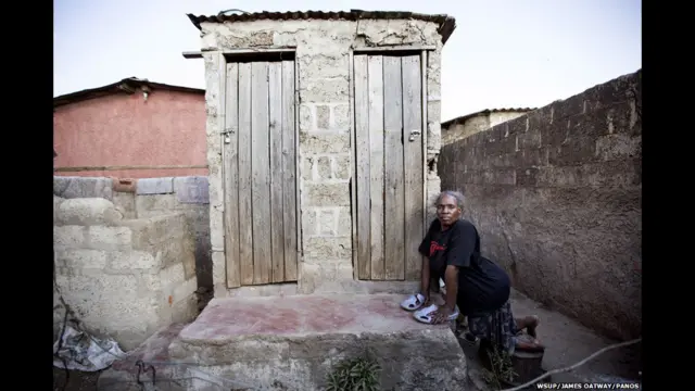 ဇမ်ဘီယာ နိုင်ငံက ပိုလီယို ရောဂါရှင် Susan ဟာ ရုပ်ပိုင်း စိတ်ပိုင်း ချို့ယွင်းတဲ့ ကလေးတွေ အတွက် ကျောင်း ထူထောင်ထားသူ ဖြစ်ပါတယ်။ မသန်စွမ်းတဲ့ ကလေးတွေကို သင်ကြားရတာကို ဂုဏ်ယူကြောင်း သူက ပြောပါတယ်။ သူကိုယ်တိုင်လည်း ၂ နှစ် သမီးကတည်းက ပိုလီယို ဖြစ်ခဲ့လို့ သွားလာ လှုပ်ရှားဖို့ ခက်ခဲခဲ့ပြီး အထူးသဖြင့် မိုးရာသီ အချိန်တွေမှာ အိမ်သာ တက်ဖို့ အလွန် ခက်ခဲရတယ်လို့ ပြောပါတယ်။
