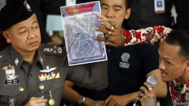 මිනිස් අවයව තුළ තිබී සොයා ගත් පච්ච කොටන ලද සමක්