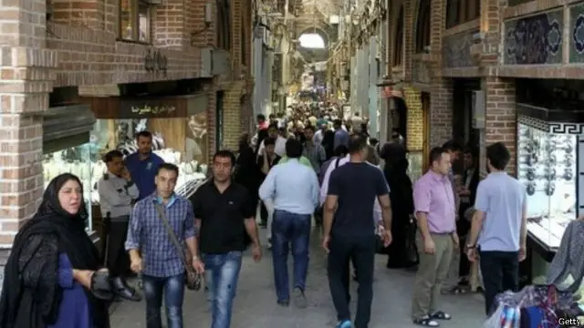 مواطنون إيرانيون