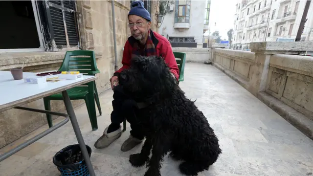 يقول آرمين مظلوميان صاحب الفندق إنه لن يعود الى ما كان عليه في السابق ابدا.