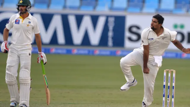 لیگ سپنر اش سودھی نے آخری اوروں میں پاکستانی بیٹسمینوں کے لیے مشکلات پیدا کیں