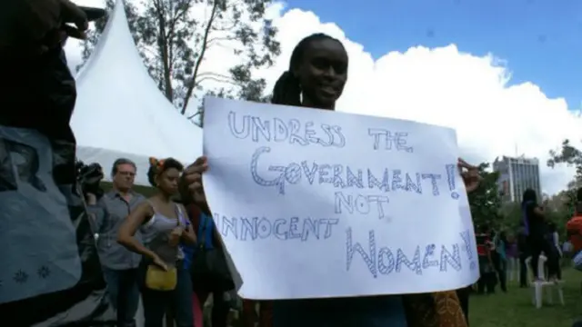 نشطاء يتهمون الحكومة بعدم اتخاذ إجراءات كافية لحماية حقوق المرأة