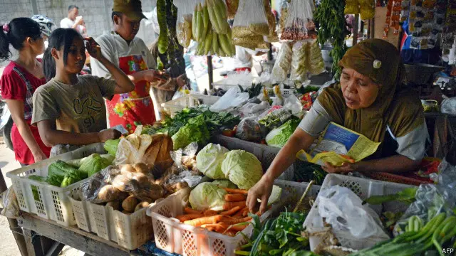 Kenaikan harga barang dan bunga kredit yang tinggi menyulitkan pelaku usaha. 