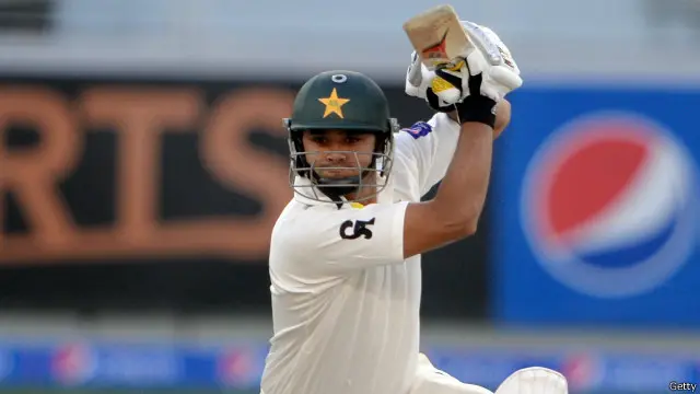 اظہر علی نے چھ چوکوں اور ایک چھکے کی مدد سے 75 رنز بنائے