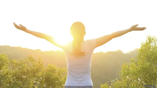 Девушка на восходе солнца