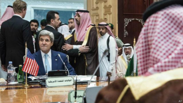 Госсекретарь США Джон Керри во время своего визита в Саудовскую Аравию в сентябре этого года - коснулись тем исламистов и нефти