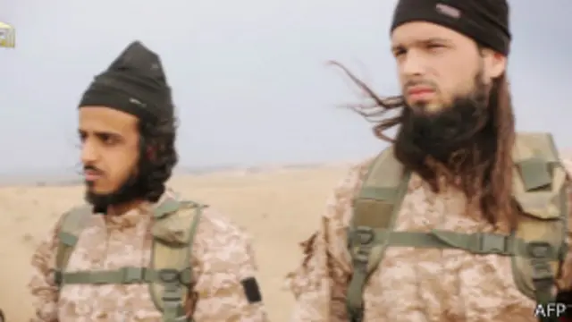 ဗီဒီယိုထဲမှာ တွေ့ရတဲ့ ပထမမြောက် ပြင်သစ် နိုင်ငံသား Maxime Hauchard (ယာ)