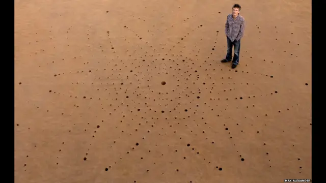 Exposição mostra como os cristais ajudam no estudo do átomo.