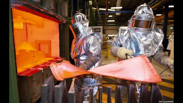 Exposição mostra como os cristais ajudam no estudo do átomo.