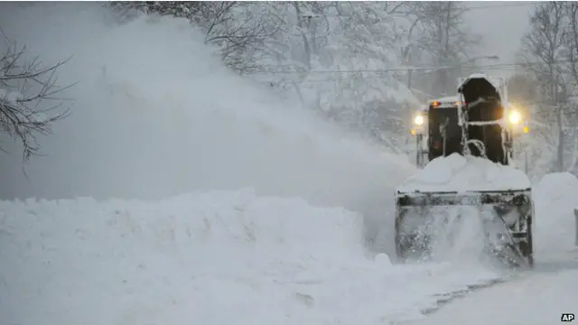 بفلو شہر کو جانے والی کئی شاہراہیں بند ہیں