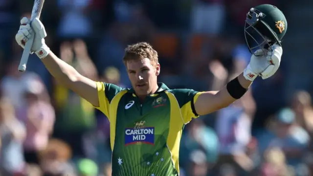 آسٹریلیا کی جانب سے ایرون فنچ نے نو چوکوں اور تین چھکوں کی مدد سے 109 رنز بنائے