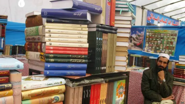 په ۵۰ خونو کې زرګونه ټوکه کتابونه په مختلط ډول ایښودل شوي دي.