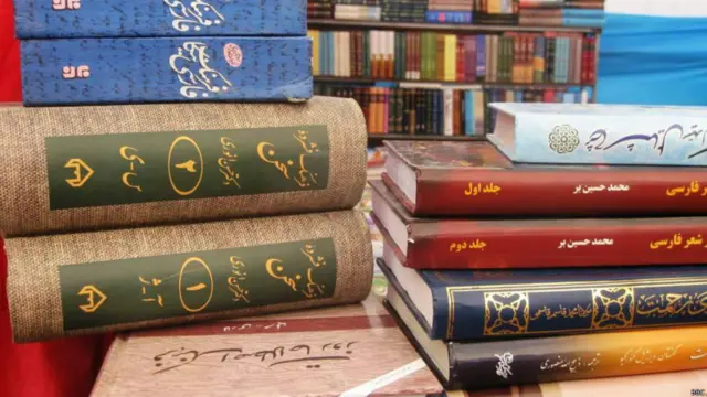 د کتاب ځینې پلورونکي وایي سږ کال د کتاب بیه په هرات کی ۲۰ سلنه پورته شوې.