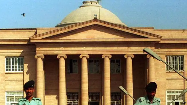 صوبے بھر میں وکلا نے ایڈووکیٹ اویس شاہ کے مبینہ اغوا کے خلاف منگل کو عدالتی کارروائی کا بائیکاٹ کیا