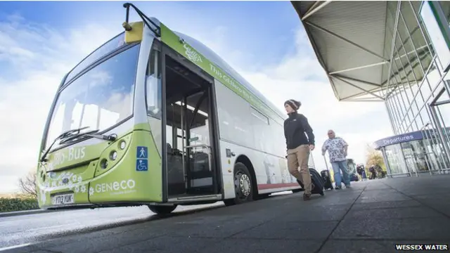 Bus bertenaga gas ini beroperasi pertama kali di Inggris.