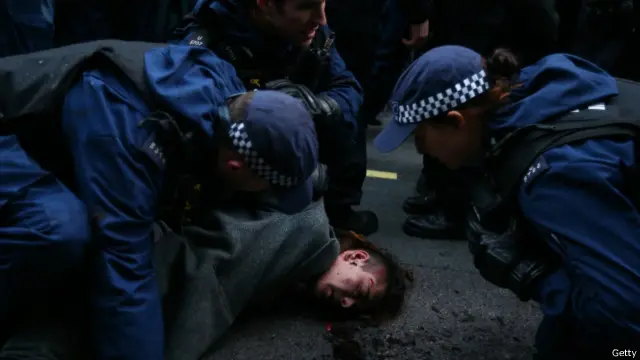 Protes mahasiswa di London