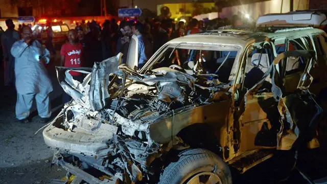 کراچی میں پولیس کے سینیئر افسران کو بھی بم دھماکوں میں نشانہ بنایا گیا